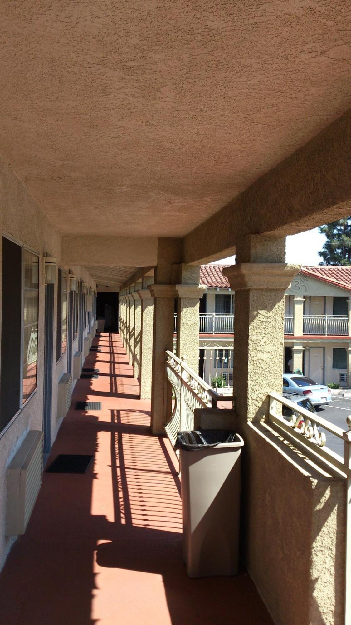 Santa Ana Travel Inn Екстериор снимка