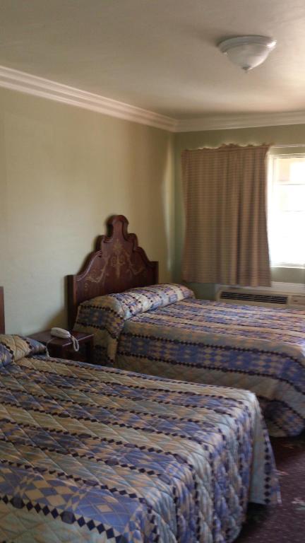 Santa Ana Travel Inn Стая снимка