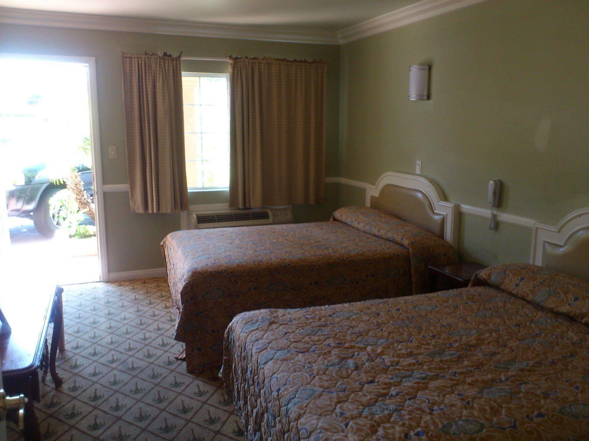 Santa Ana Travel Inn Екстериор снимка