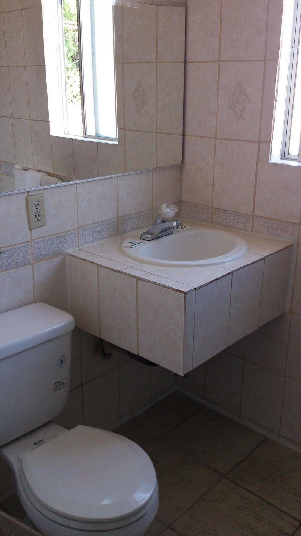 Santa Ana Travel Inn Екстериор снимка