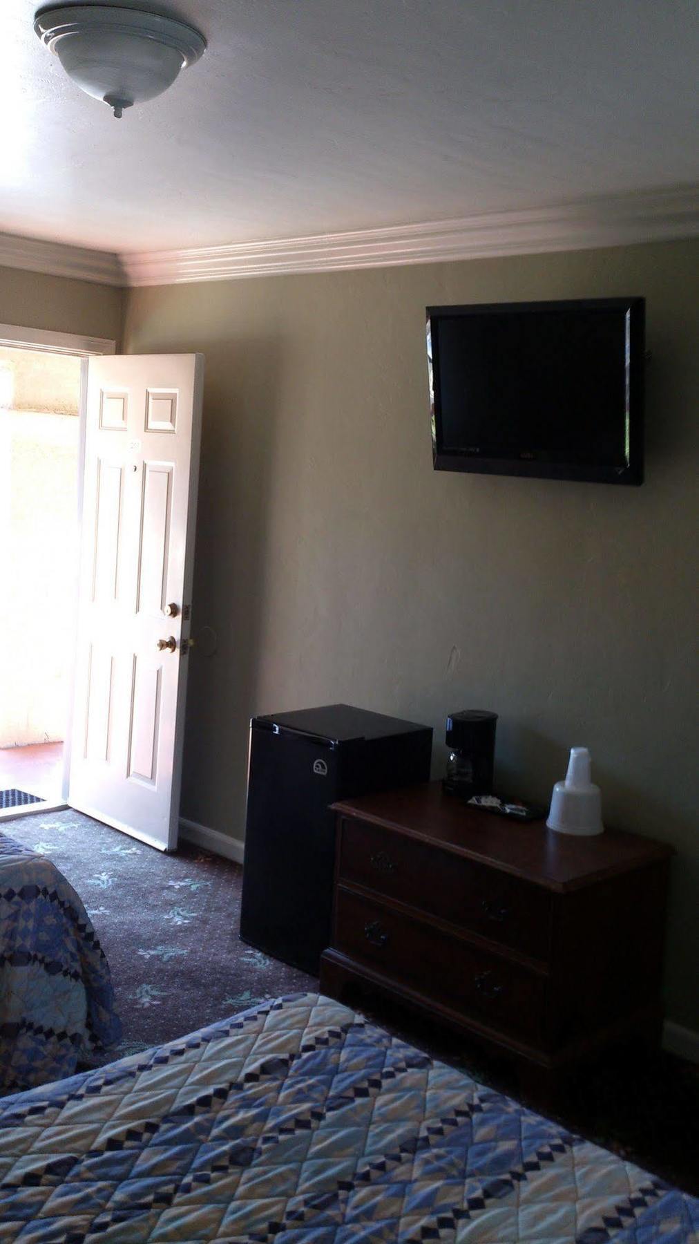 Santa Ana Travel Inn Екстериор снимка