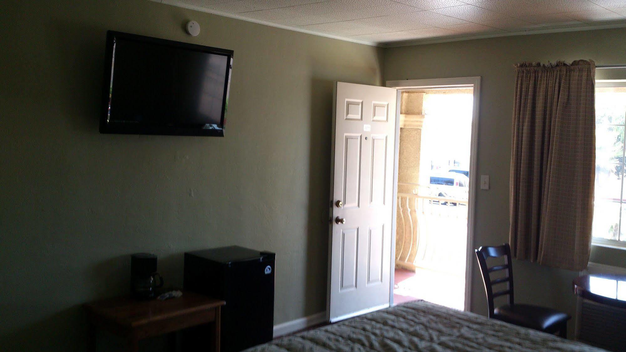 Santa Ana Travel Inn Екстериор снимка