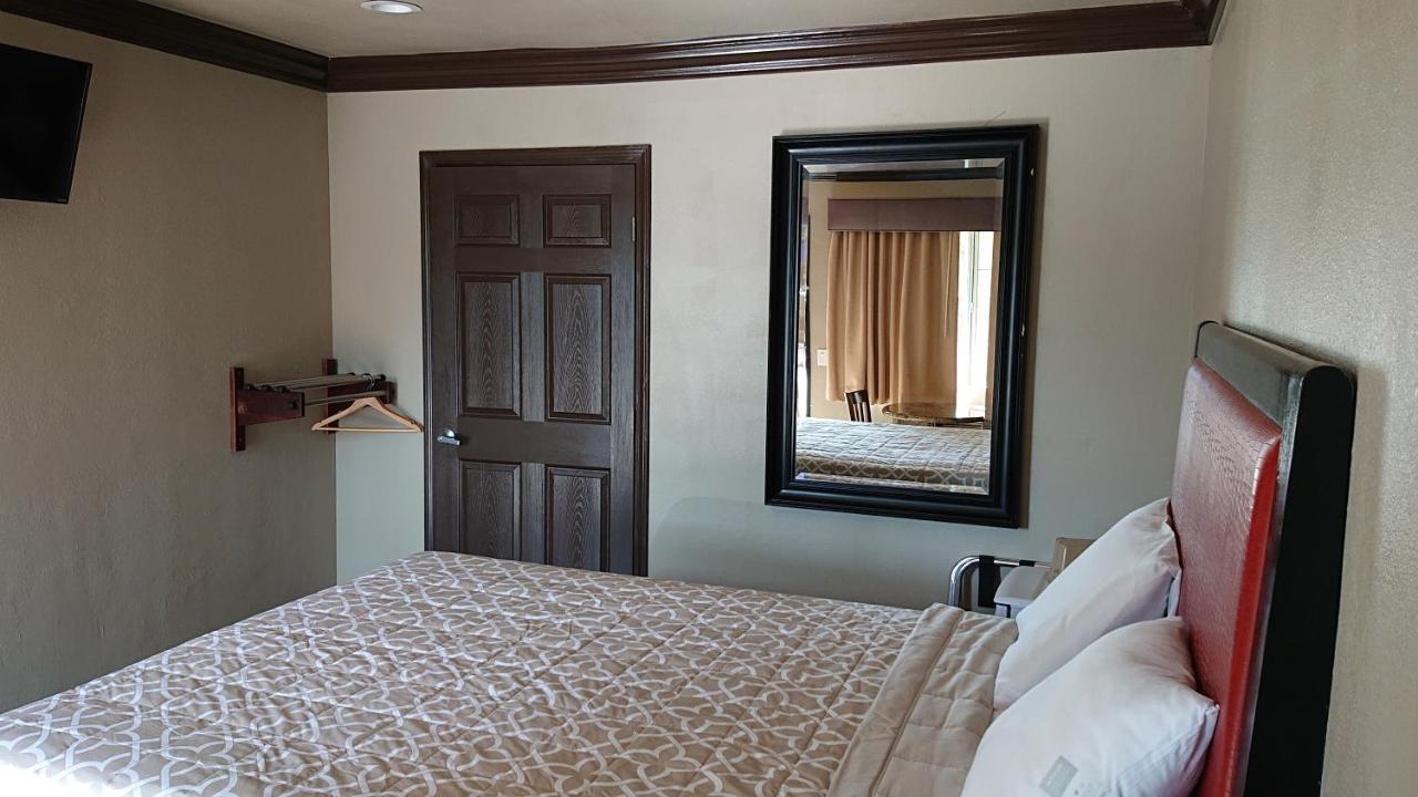 Santa Ana Travel Inn Екстериор снимка